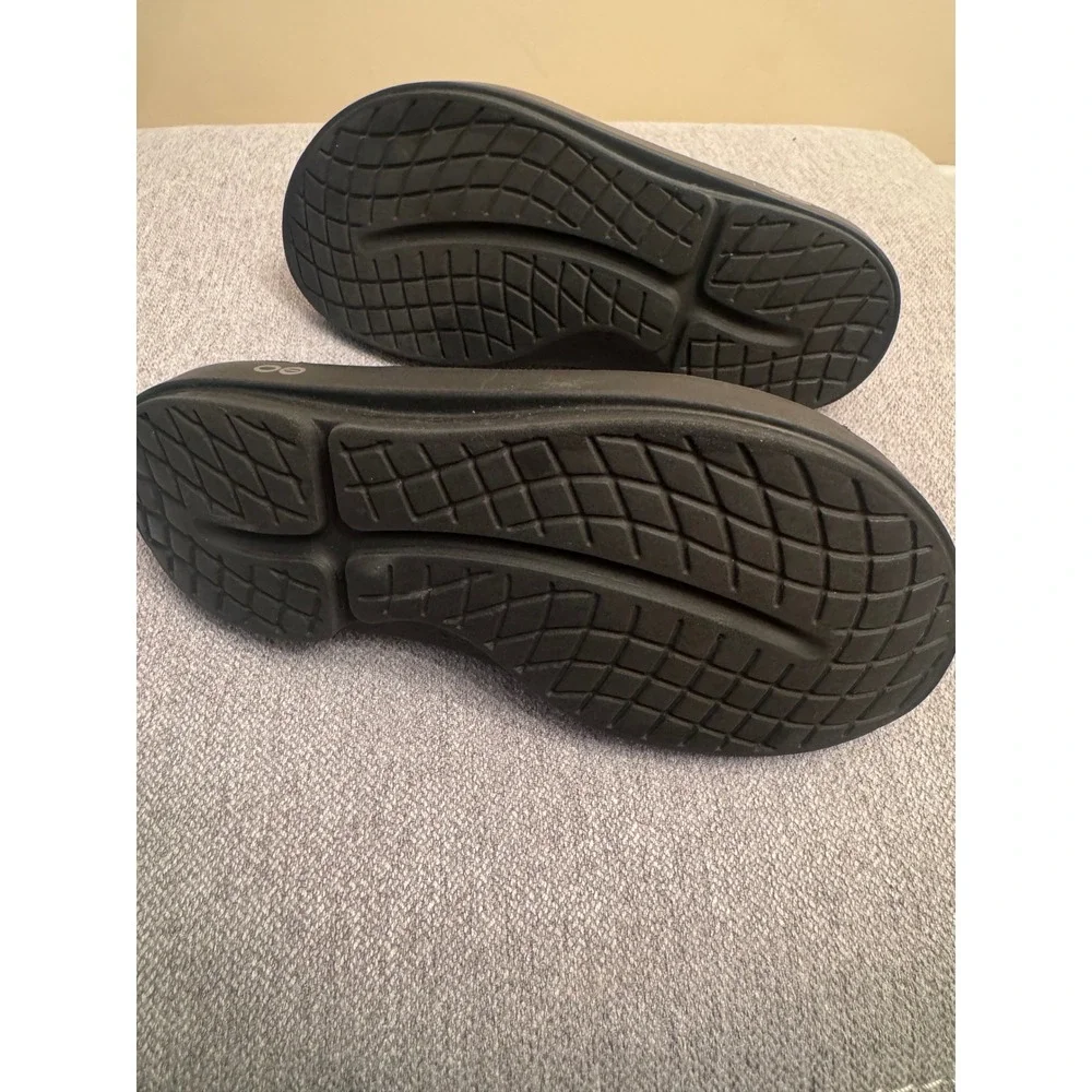 OOFOS OOahh Luxe Slide Sandals Silver Sage Metallic Mens 8 Womens 10 EU 41